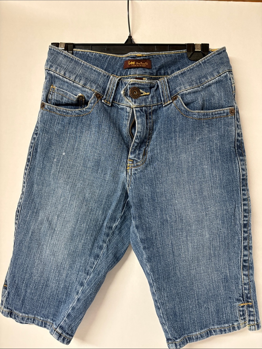 Lee One True Fit Ladies Light Blue Relaxed Denim Shorts, Size 8M